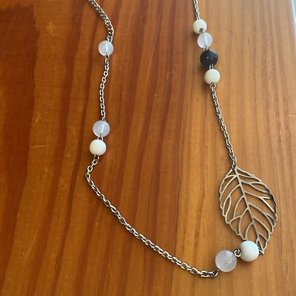Leaf necklace - Picture 5 of 5